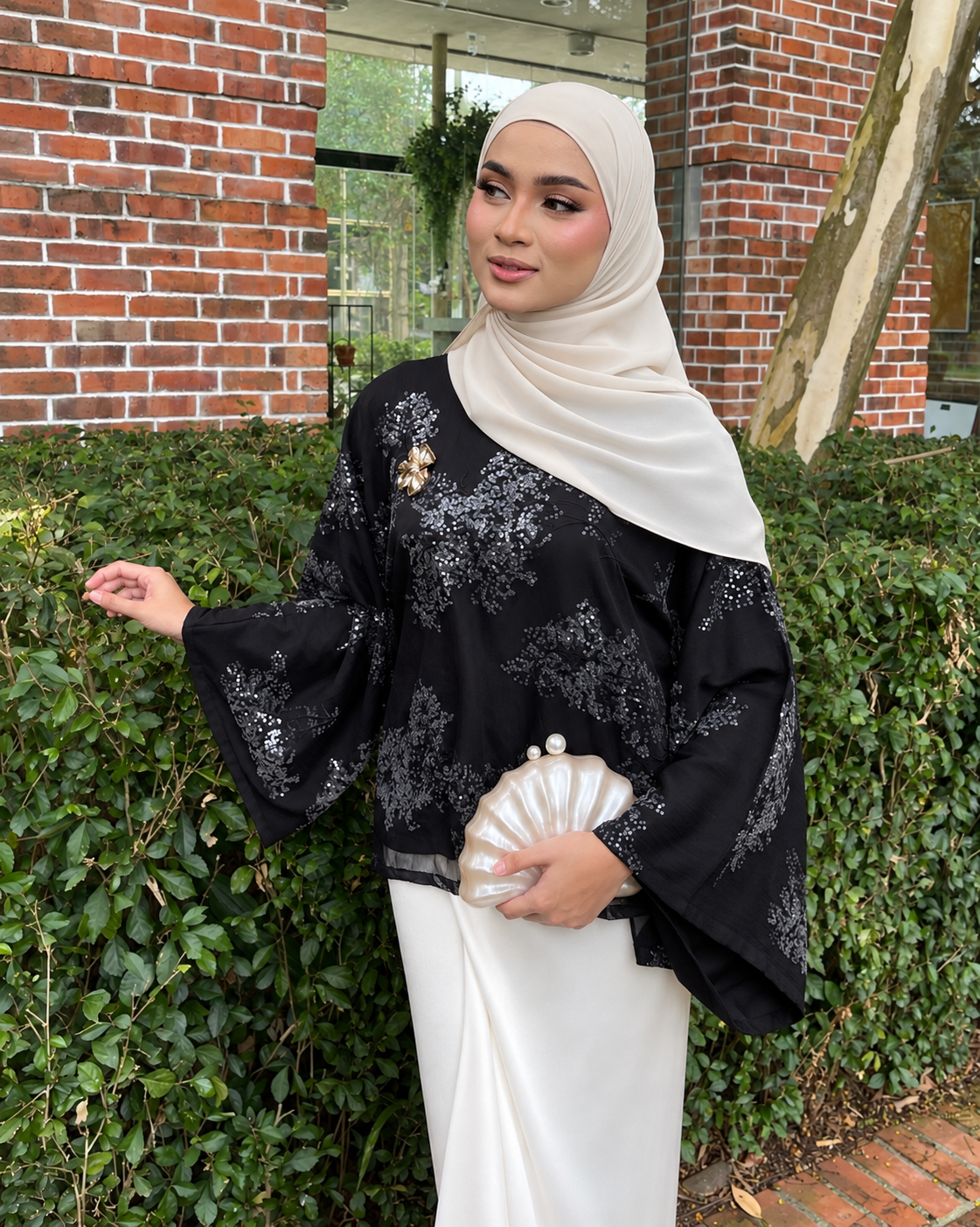 Naurah - Black